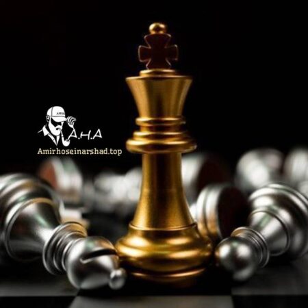 پشت سرم همونایی حرف می‌زنن که خودم شخصیت ساختم براشون